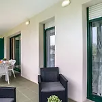 아파트 Domaine Iratzia By Interhome *